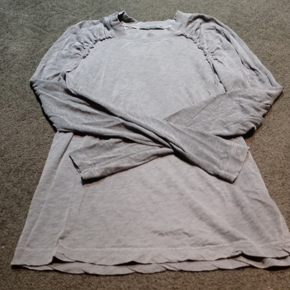 Gray puff sleeve tee shirt